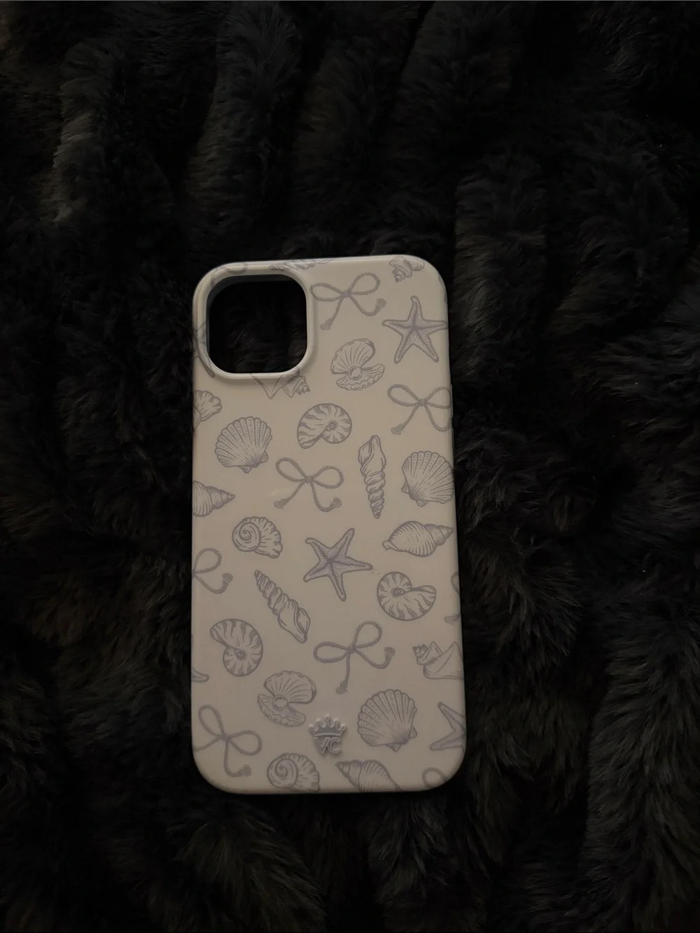 Velvet Caviar- Magsafe Seashell iPhone 15 Plus Case